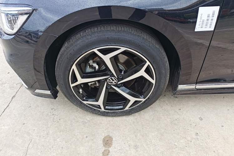Used Volkswagen Magotan 2023 2 Million Units Commemorative Edition 330TSI DSG Luxury Version Left Front Wheel Hub