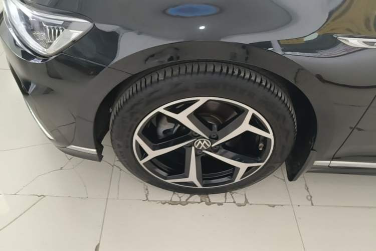 Used Volkswagen Magotan 2023 2 Million Units Commemorative Edition 330TSI DSG Luxury Version Left Front Wheel Hub