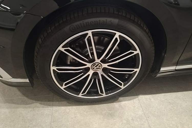 Used Volkswagen Magotan 2023 2 Million Units Commemorative Edition 330TSI DSG Luxury Version Left Front Wheel Hub