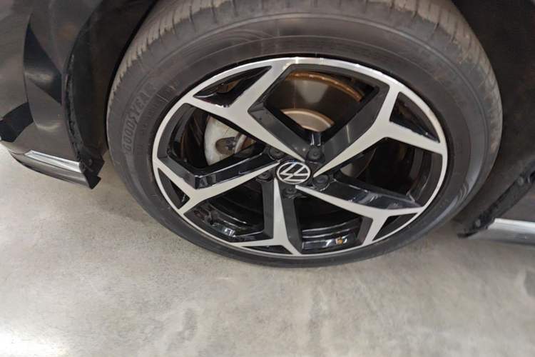 Used Volkswagen Magotan 2023 2 Million Units Limited Edition 330TSI DSG Leading Version Left Front Wheel Hub