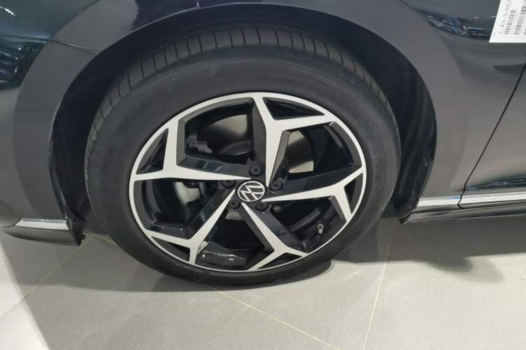 Used Volkswagen Magotan 2023 2 Million Units Commemorative Edition 330TSI DSG Luxury Version Left Front Wheel Hub