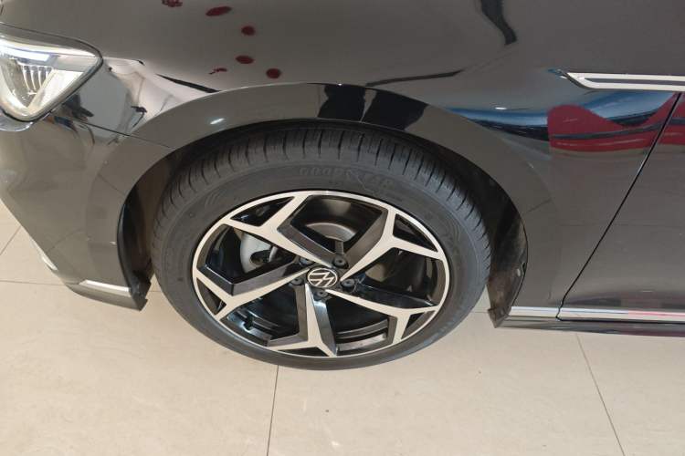 Used Volkswagen Magotan 2023 2 Million Units Limited Edition 330TSI DSG Leading Version Left Front Wheel Hub