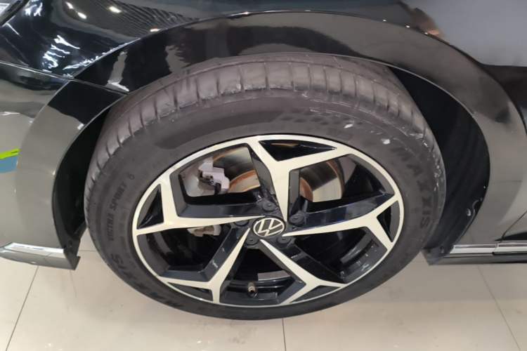 Used Volkswagen Magotan 2023 2 Million Units Limited Edition 330TSI DSG Leading Version Left Front Wheel Hub