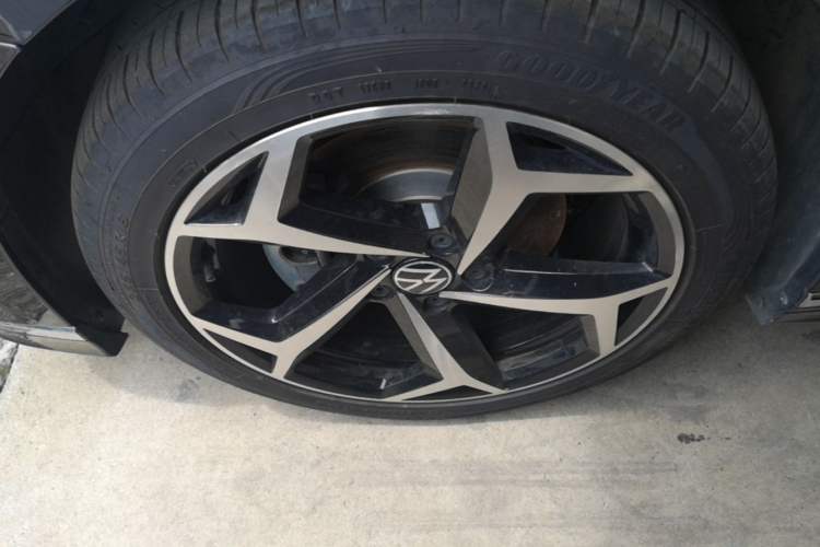 Used Volkswagen Magotan 2023 2 Million Units Limited Edition 330TSI DSG Leading Version Left Front Wheel Hub