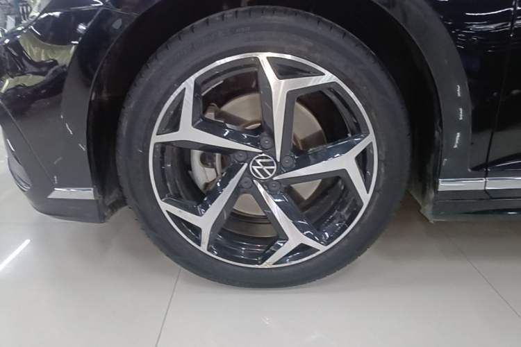 Used Volkswagen Magotan 2023 2 Million Units Limited Edition 330TSI DSG Leading Version Left Front Wheel Hub
