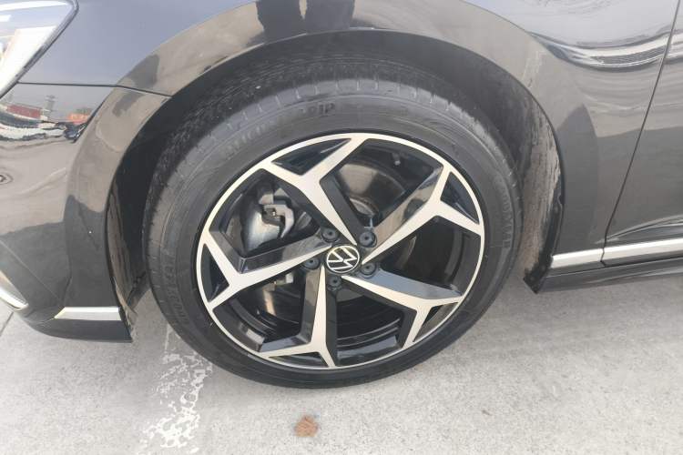 Used Volkswagen Magotan 2023 2 Million Units Limited Edition 330TSI DSG Leading Version Left Front Wheel Hub