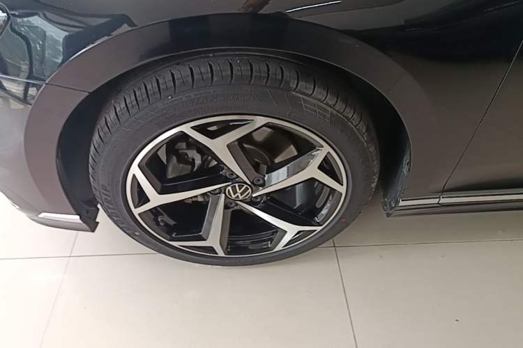 Used Volkswagen Magotan 2023 2 Million Units Commemorative Edition 330TSI DSG Luxury Version Left Front Wheel Hub