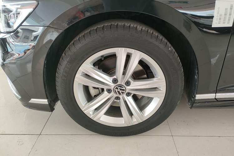 Used Volkswagen Magotan 2023 2 Million Units Limited-Edition 280TSI DSG Comfort Version Left Front Wheel Hub
