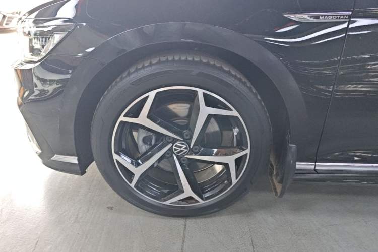 Used Volkswagen Magotan 2023 2 Million Units Commemorative Edition 330TSI DSG Luxury Version Left Front Wheel Hub
