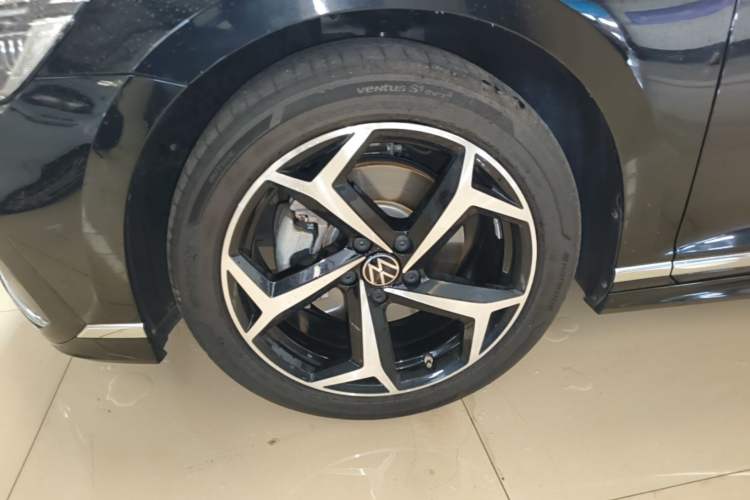 Used Volkswagen Magotan 2023 2 Million Units Commemorative Edition 330TSI DSG Luxury Version Left Front Wheel Hub