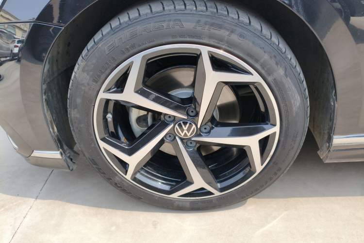 Used Volkswagen Magotan 2023 2 Million Units Commemorative Edition 330TSI DSG Luxury Version Left Front Wheel Hub