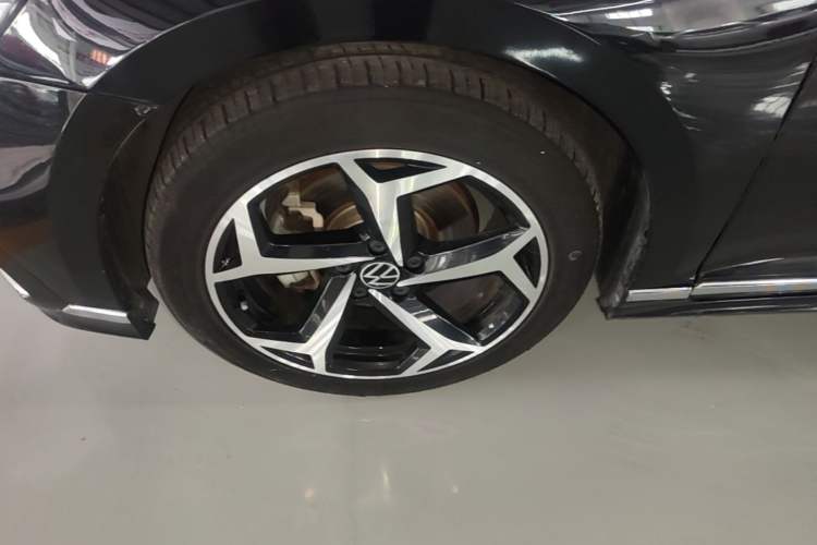 Used Volkswagen Magotan 2023 2 Million Units Limited Edition 280TSI DSG Leading Version Left Front Wheel Hub