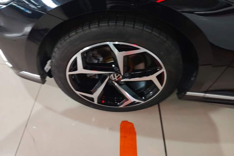 Used Volkswagen Magotan 2023 2 Million Units Limited Edition 330TSI DSG Leading Version Left Front Wheel Hub