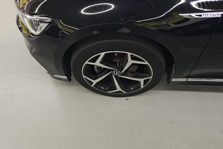 Used Volkswagen Magotan 2023 2 Million Units Commemorative Edition 330TSI DSG Luxury Version Left Front Wheel Hub
