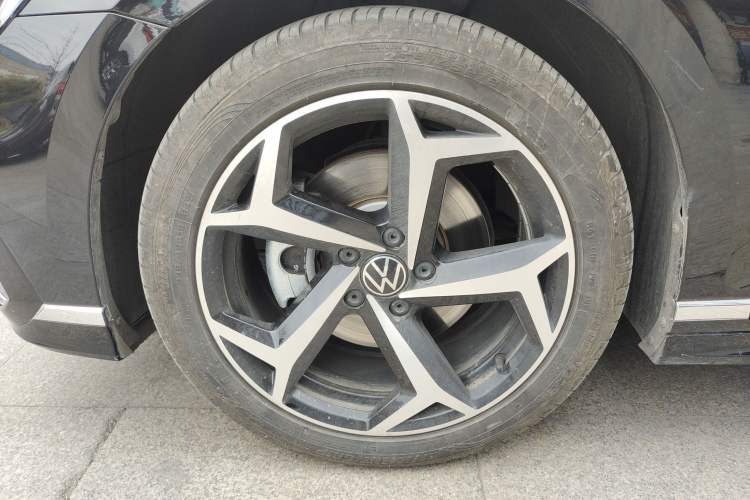 Used Volkswagen Magotan 2023 2 Million Units Limited Edition 330TSI DSG Leading Version Left Front Wheel Hub