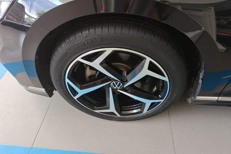 Used Volkswagen Magotan 2023 2 Million Units Limited Edition 330TSI DSG Leading Version Left Front Wheel Hub