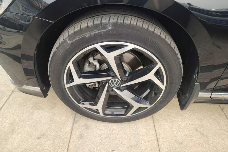 Used Volkswagen Magotan 2023 2 Million Units Limited Edition 330TSI DSG Leading Version Left Front Wheel Hub