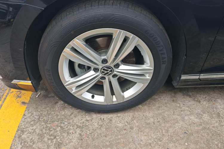 Used Volkswagen Magotan 2023 2 Million Units Limited-Edition 280TSI DSG Comfort Version Left Front Wheel Hub