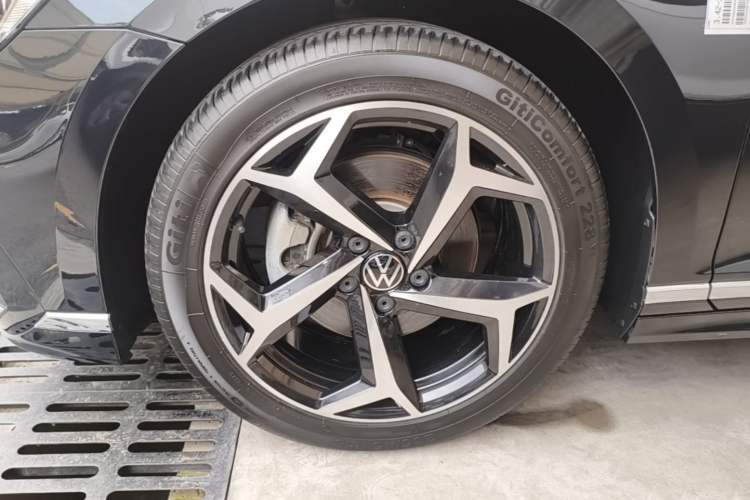 Used Volkswagen Magotan 2023 2 Million Units Limited Edition 330TSI DSG Leading Version Left Front Wheel Hub