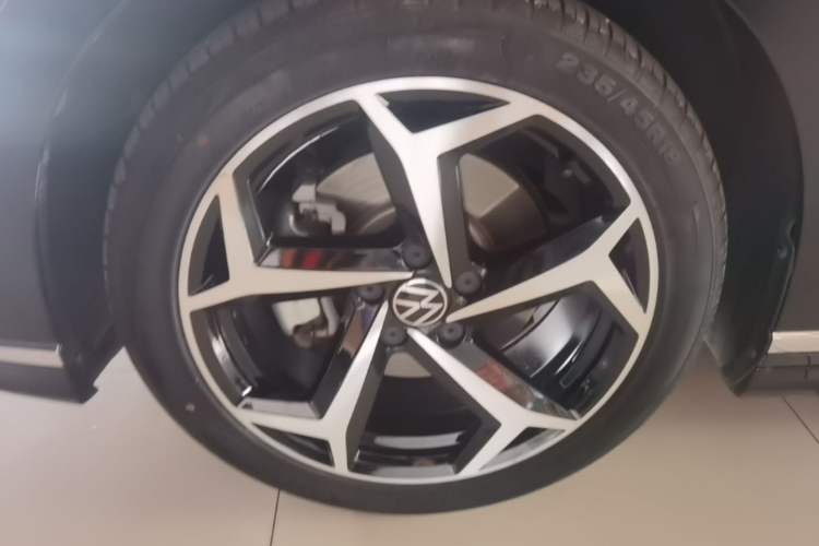 Used Volkswagen Magotan 2023 2 Million Units Limited Edition 330TSI DSG Leading Version Left Front Wheel Hub