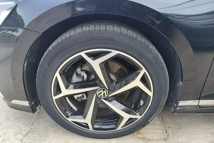 Used Volkswagen Magotan 2023 2 Million Units Commemorative Edition 330TSI DSG Luxury Version Left Front Wheel Hub
