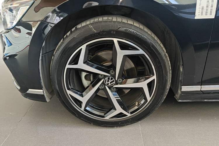 Used Volkswagen Magotan 2023 2 Million Units Limited Edition 330TSI DSG Leading Version Left Front Wheel Hub
