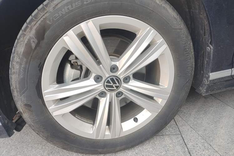 Used Volkswagen Magotan 2023 2 Million Units Limited-Edition 280TSI DSG Comfort Version Left Front Wheel Hub