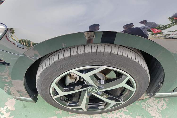 Used Volkswagen Magotan 2023 2 Million Units Limited Edition 330TSI DSG Leading Version Left Front Wheel Hub