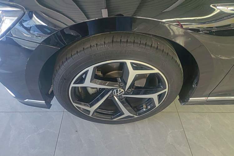 Used Volkswagen Magotan 2023 2 Million Units Commemorative Edition 330TSI DSG Luxury Version Left Front Wheel Hub