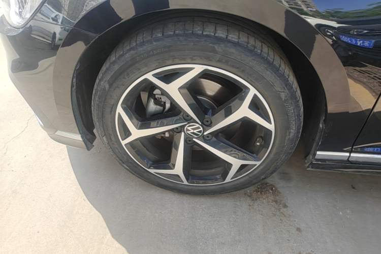Used Volkswagen Magotan 2023 2 Million Units Limited Edition 330TSI DSG Leading Version Left Front Wheel Hub