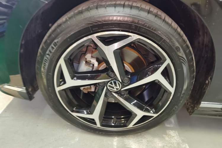 Used Volkswagen Magotan 2023 2 Million Units Limited Edition 330TSI DSG Leading Version Left Front Wheel Hub