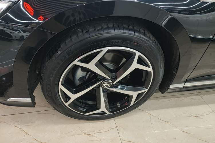 Used Volkswagen Magotan 2023 2 Million Units Commemorative Edition 330TSI DSG Luxury Version Left Front Wheel Hub