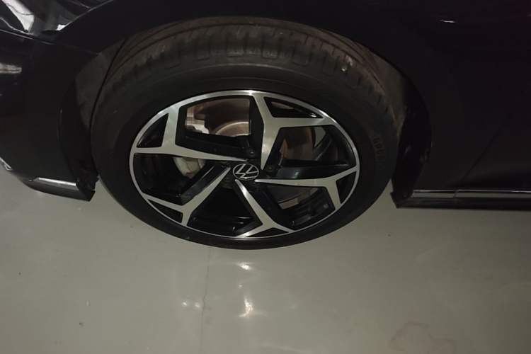 Used Volkswagen Magotan 2023 2 Million Units Limited Edition 280TSI DSG Leading Version Left Front Wheel Hub
