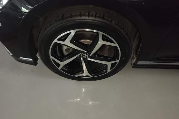 Used Volkswagen Magotan 2023 2 Million Units Limited Edition 280TSI DSG Leading Version Left Front Wheel Hub