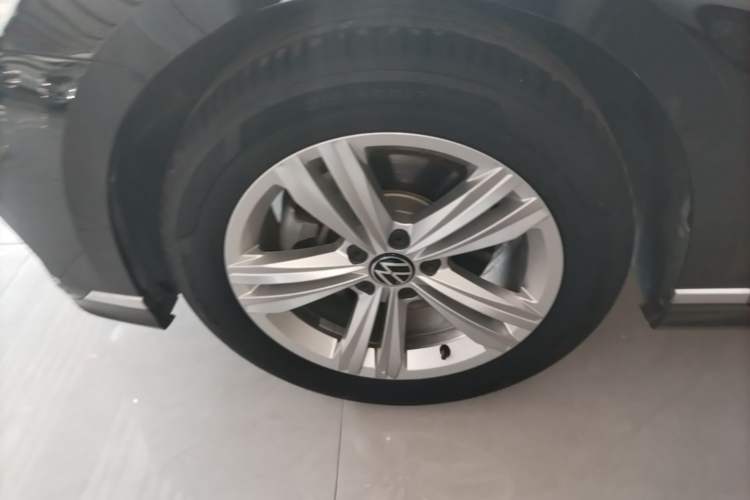 Used Volkswagen Magotan 2023 2 Million Units Limited-Edition 280TSI DSG Comfort Version Left Front Wheel Hub