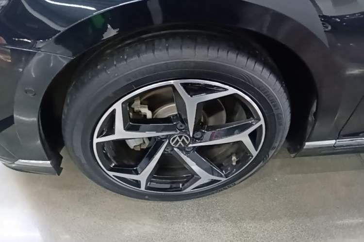 Used Volkswagen Magotan 2023 2 Million Units Limited-Edition 380TSI DSG Flagship Version Left Front Wheel Hub