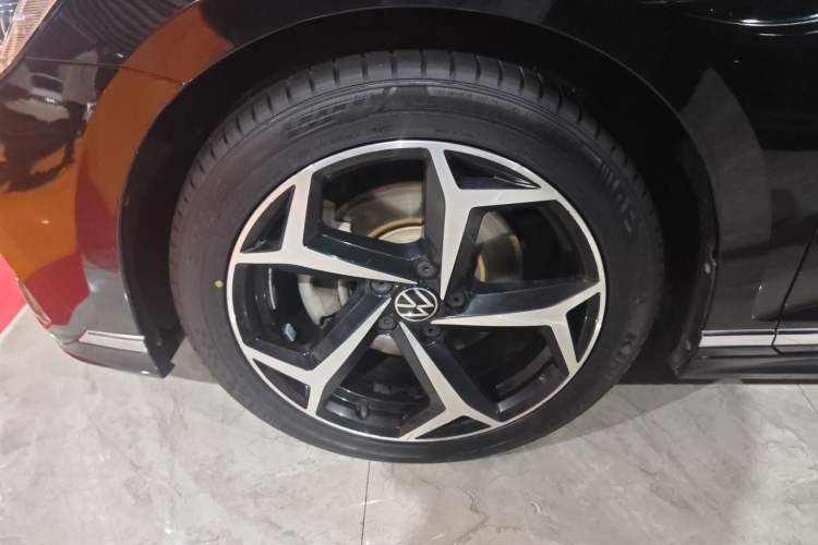 Used Volkswagen Magotan 2023 2 Million Units Limited Edition 330TSI DSG Leading Version Left Front Wheel Hub