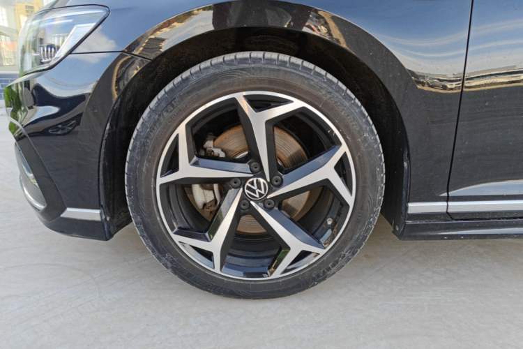 Used Volkswagen Magotan 2023 2 Million Units Commemorative Edition 330TSI DSG Luxury Version Left Front Wheel Hub