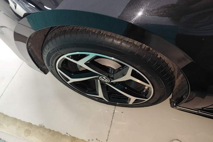 Used Volkswagen Magotan 2023 2 Million Units Commemorative Edition 330TSI DSG Luxury Version Left Front Wheel Hub