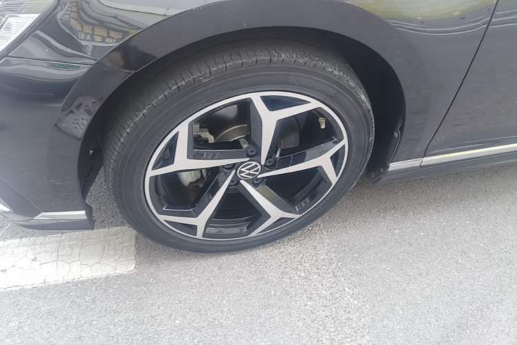 Used Volkswagen Magotan 2023 2 Million Units Commemorative Edition 330TSI DSG Luxury Version Left Front Wheel Hub