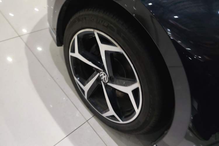 Used Volkswagen Magotan 2023 2 Million Units Limited Edition 330TSI DSG Leading Version Left Front Wheel Hub
