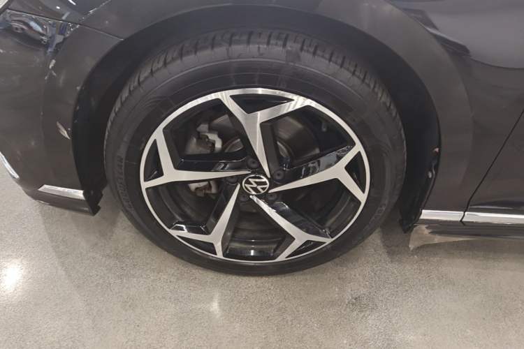 Used Volkswagen Magotan 2023 2 Million Units Limited Edition 330TSI DSG Leading Version Left Front Wheel Hub