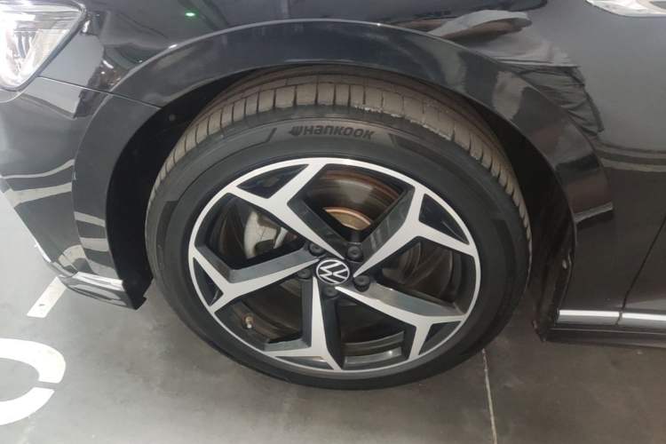 Used Volkswagen Magotan 2023 2 Million Units Commemorative Edition 330TSI DSG Luxury Version Left Front Wheel Hub