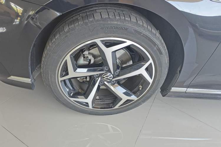 Used Volkswagen Magotan 2023 2 Million Units Commemorative Edition 330TSI DSG Luxury Version Left Front Wheel Hub