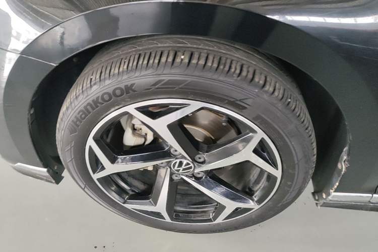 Used Volkswagen Magotan 2023 2 Million Units Limited Edition 330TSI DSG Leading Version Left Front Wheel Hub