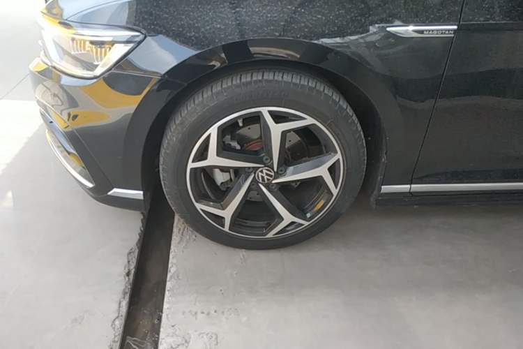 Used Volkswagen Magotan 2023 2 Million Units Commemorative Edition 330TSI DSG Luxury Version Left Front Wheel Hub