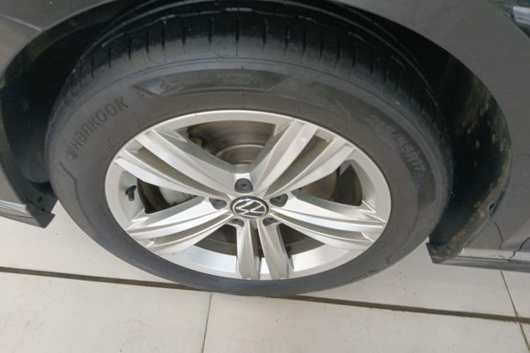 Used Volkswagen Magotan 2023 2 Million Units Limited-Edition 280TSI DSG Comfort Version Left Front Wheel Hub