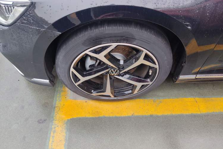 Used Volkswagen Magotan 2023 2 Million Units Commemorative Edition 330TSI DSG Luxury Version Left Front Wheel Hub