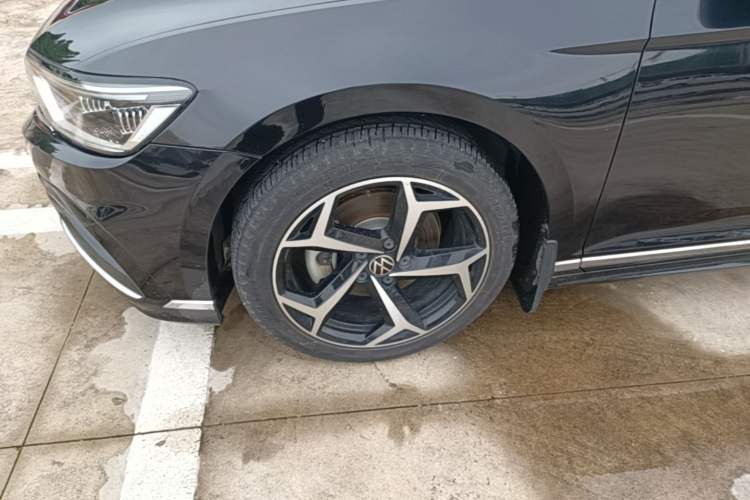 Used Volkswagen Magotan 2023 2 Million Units Limited Edition 330TSI DSG Leading Version Left Front Wheel Hub