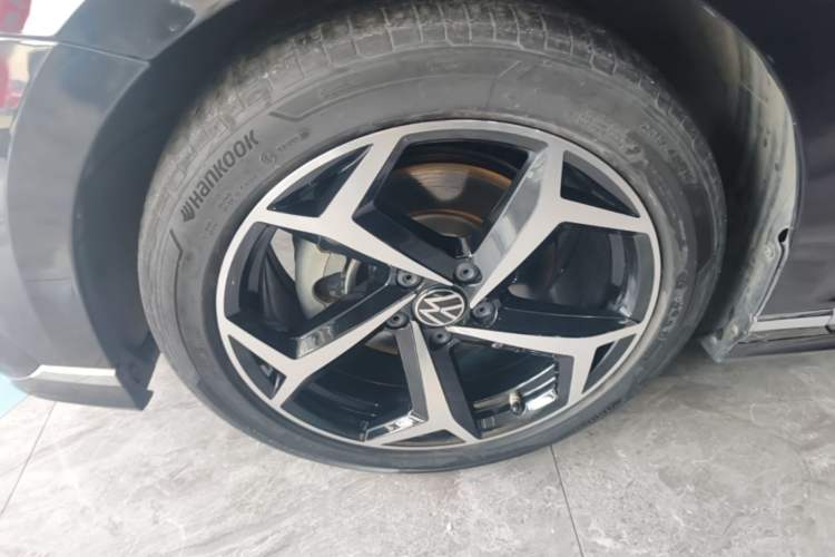 Used Volkswagen Magotan 2023 2 Million Units Limited Edition 330TSI DSG Leading Version Left Front Wheel Hub